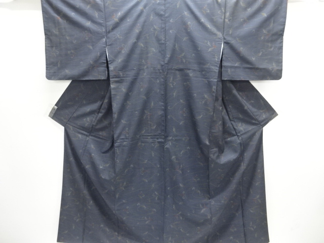 大特価品　唐草模様織り出し本場泥大島紬着物(7マルキ)